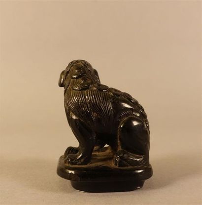 Statuette en corail rouge figurant une jeune...