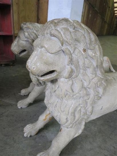 Paire de lions en bois sculpté.
Probablement...