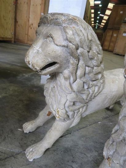 Paire de lions en bois sculpté.
Probablement...