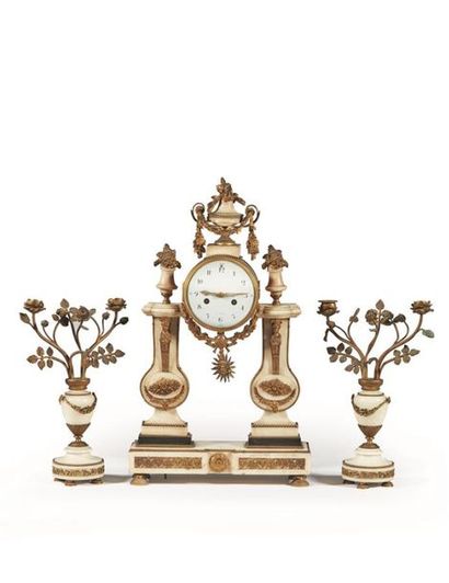 Pendule portique en marbre blanc, marbre...