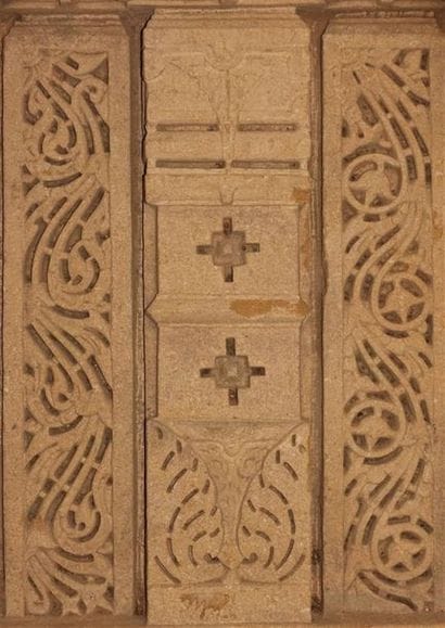 INDE
Panneau rectangulaire en pierre calcaire...