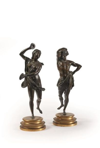 Paire de statuettes en bronze à patine brune...