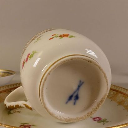PARIS. Manufacture de Locré
Six tasses et...