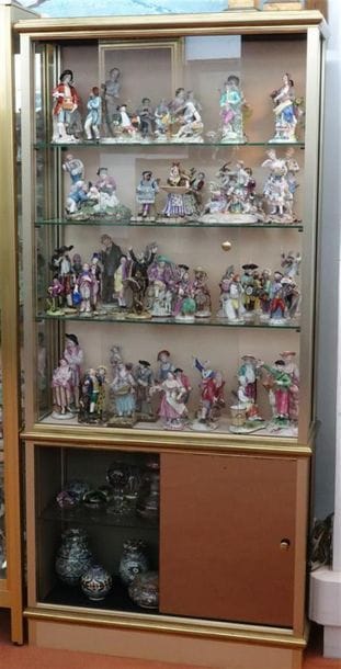 Vitrine en laiton, la partie supérieure vitrée...