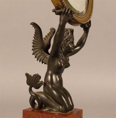 Petit miroir de toilette à poser en bronze...
