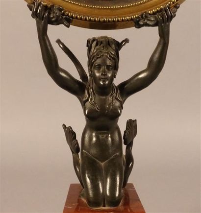 Petit miroir de toilette à poser en bronze...