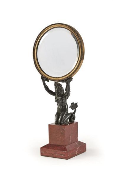 Petit miroir de toilette à poser en bronze...