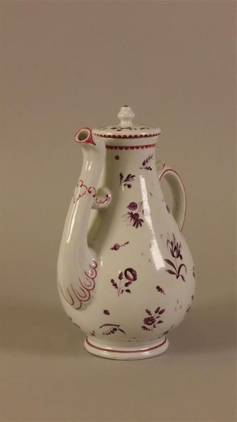 ITALIE. Doccia
Cafetière couverte en porcelaine...