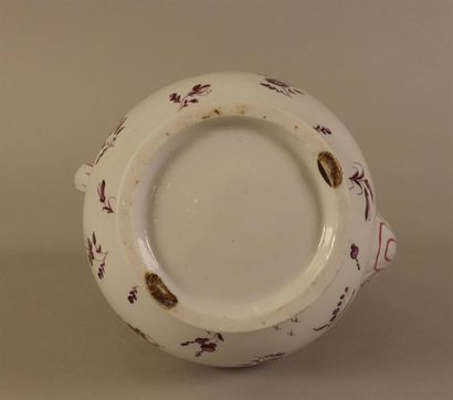 ITALIE. Doccia
Cafetière couverte en porcelaine...