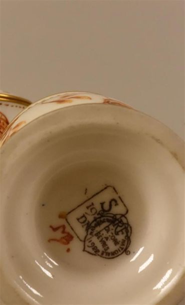 SÈVRES
Six pots à crème sur piédouche rond,...