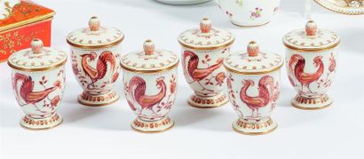 SÈVRES
Six pots à crème sur piédouche rond,...