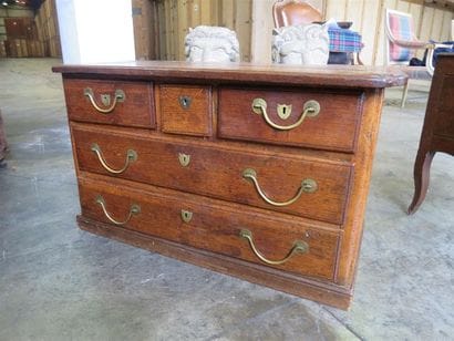 Commode miniature en bois naturel ouvrant...