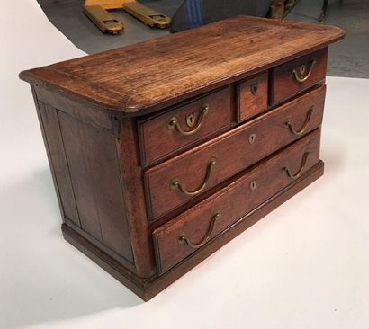 Commode miniature en bois naturel ouvrant...