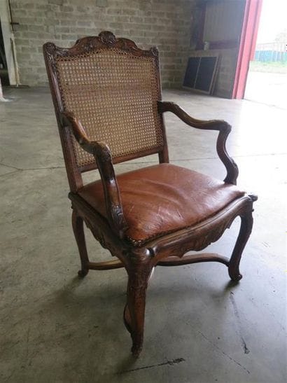 Fauteuil canné en bois naturel sculpté à...