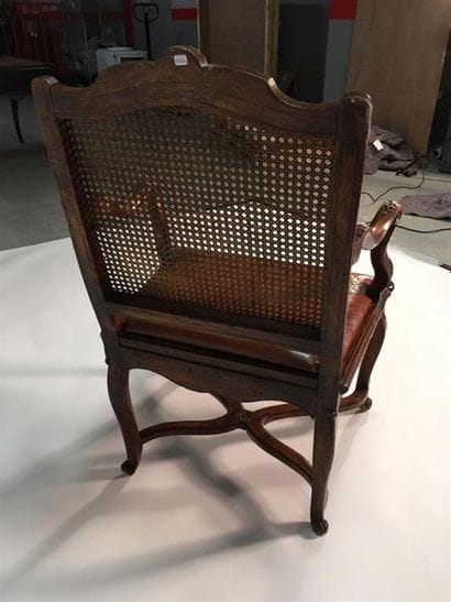 Fauteuil canné en bois naturel sculpté à...