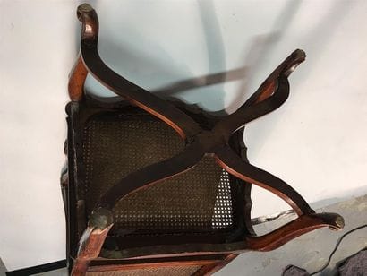 Fauteuil canné en bois naturel sculpté à...