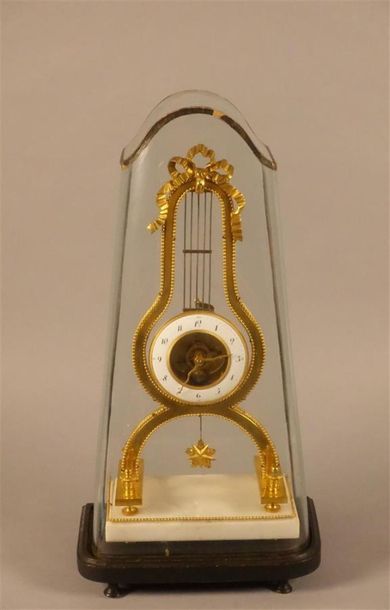 Pendule lyre de type squelette en bronze...