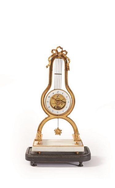 Pendule lyre de type squelette en bronze...