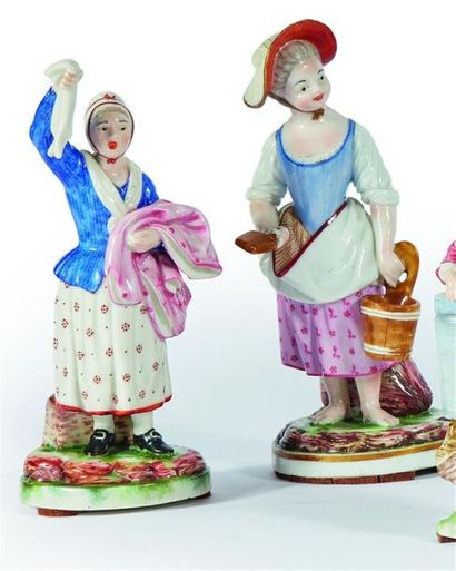 NIDERVILLER
Deux figures en porcelaine à...