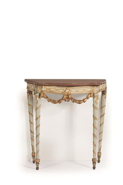 Petite console mouvementée en bois mouluré...