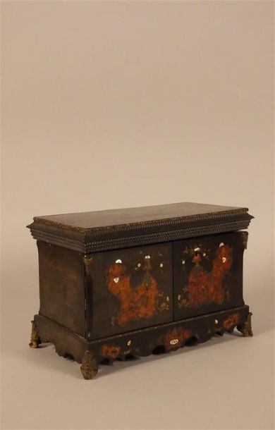 Coffret nécessaire à thé en placage de palissandre...