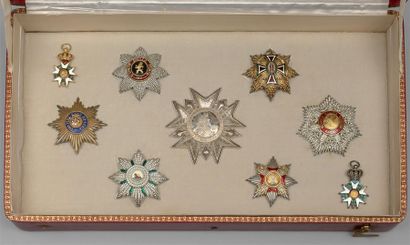 Exceptionnel écrin des décorations de Marie-Jean-Pierre...