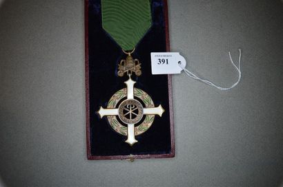 VATICAN
MÉDAILLE « BENEMERENTI » DE L'ANNÉE...