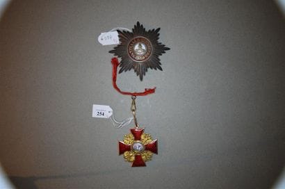 RUSSIE
ORDRE DE SAINT-ALEXANDRE-NEVSKY
Ensemble...