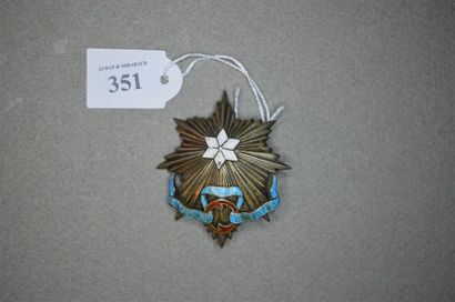 RUSSIE
SOCIÉTÉ ORTHODOXE D'OLGA 
Insigne...