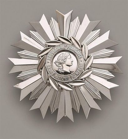 FRANCE
ORDRE NATIONAL DU MÉRITE
Plaque de...