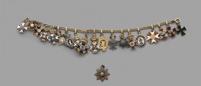 RUSSIE
BROCHETTE DE GALA DE DIX-NEUF MINIATURES...