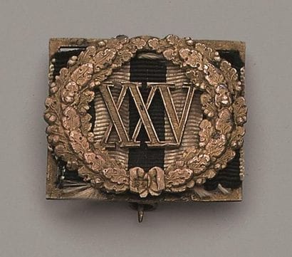RUSSIE
INSIGNE D'ANCIENNETÉ POUR OFFICIER
Insigne...