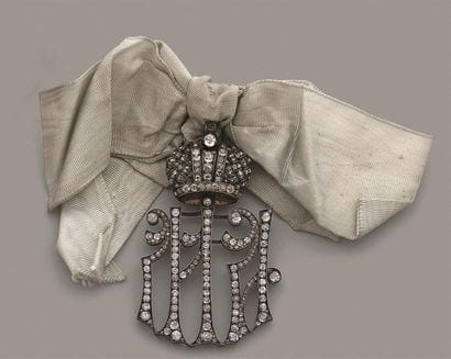 RUSSIE
BIJOU DE DEMOISELLE D'HONNEUR en or...