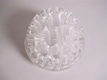 Ensemble en verre à décor émaillé de roses...