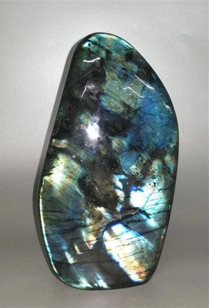 Bloc de labradorite avec magnifiques reflets...