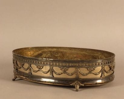 Petite jardinière ovale en argent, à décor...