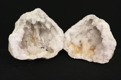 Géode complète de quartz blanc avec division...