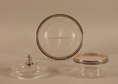 Sucrier couvert et son présentoir en verre...