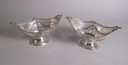 Paire de corbeilles sur piédouche en argent...