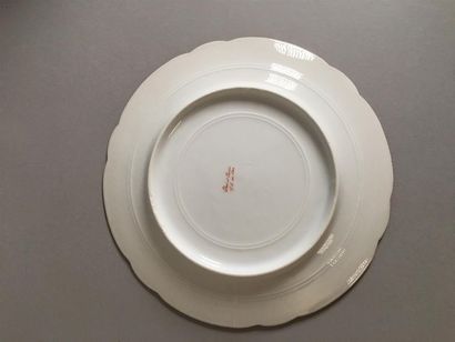 PARIS
Douze assiettes en porcelaine, à décor...