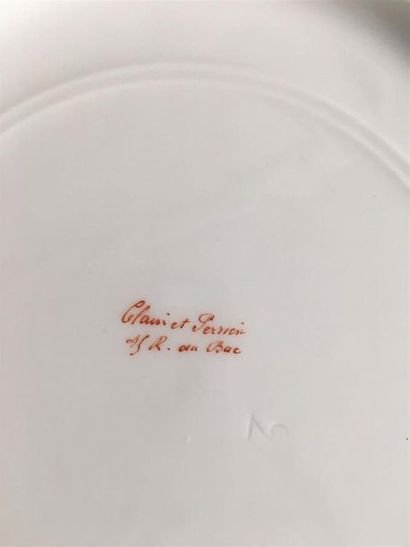 PARIS
Douze assiettes en porcelaine, à décor...