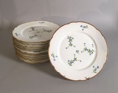 PARIS
Douze assiettes en porcelaine, à décor...