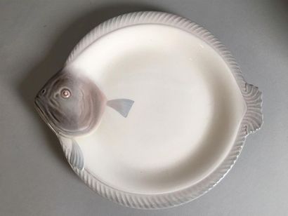 Vingt-deux assiettes à poisson en faïence.
Diam....