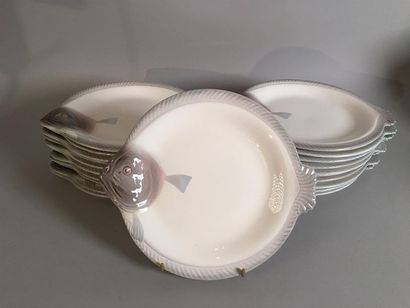 Vingt-deux assiettes à poisson en faïence.
Diam....