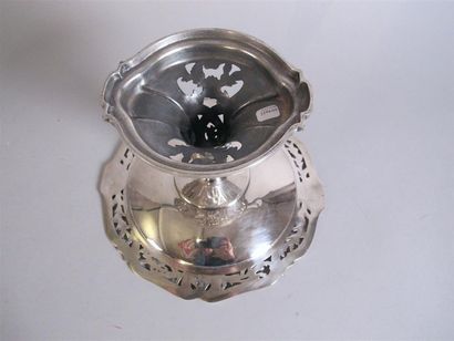 Coupe circulaire en bronze argenté sur piédouche,...