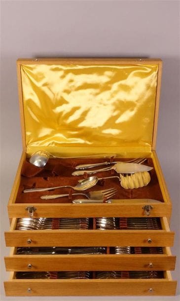 WMF
Partie de ménagère en métal argenté,...
