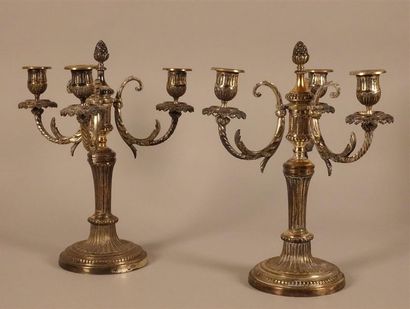 Paire de candélabres en métal argenté à trois...