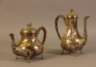 Théière et cafetière en argent à côte torse,...