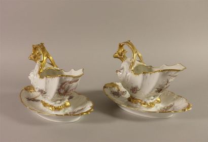 LIMOGES
Paire de saucières ovales en porcelaine...