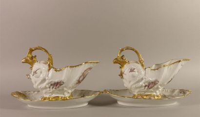 LIMOGES
Paire de saucières ovales en porcelaine...